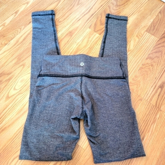 Lululemon Leggings Herringbone Size? - Picture 1 of 10